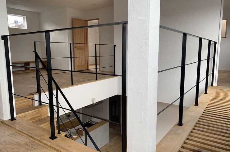 吹抜け手摺り　フラットバー黒